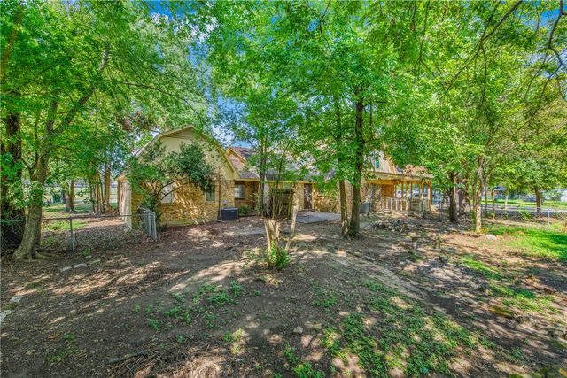 515 North Sharp, Franklin, TX 77856