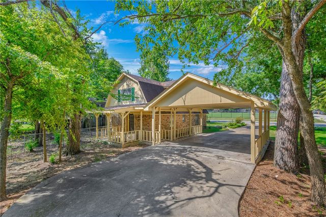 515 North Sharp, Franklin, TX 77856