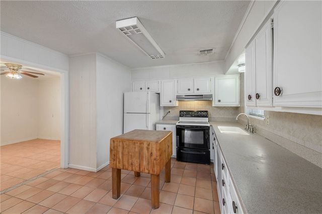 515 North Sharp, Franklin, TX 77856