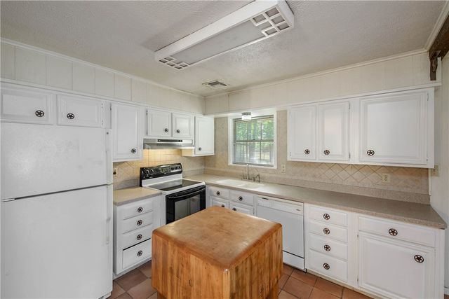 515 North Sharp, Franklin, TX 77856