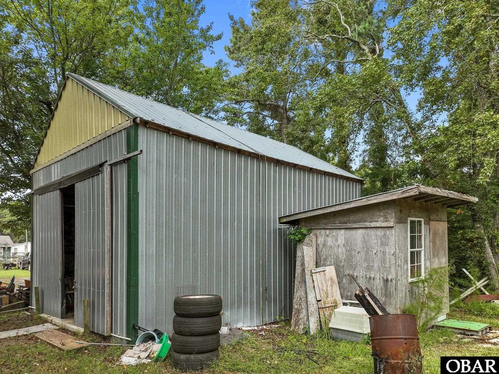 Image 19 of property listing at 92 Mosley Lane, Wanchese, NC 27981