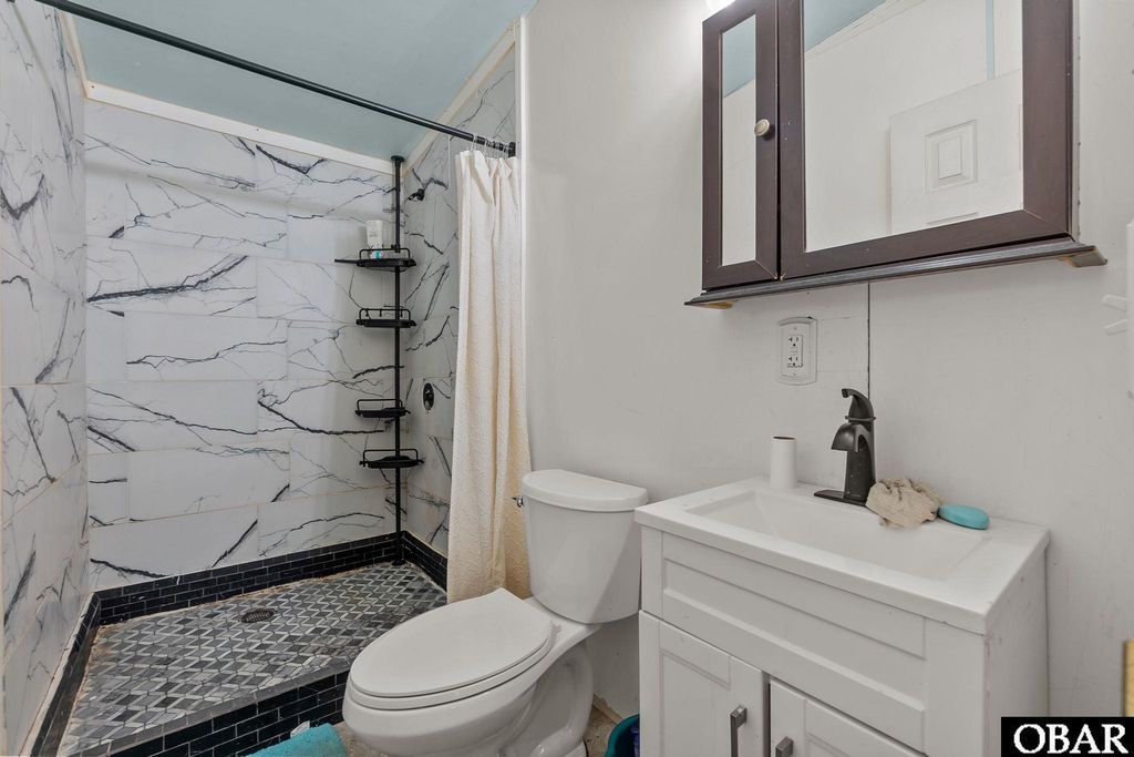 Image 4 of property listing at 92 Mosley Lane, Wanchese, NC 27981