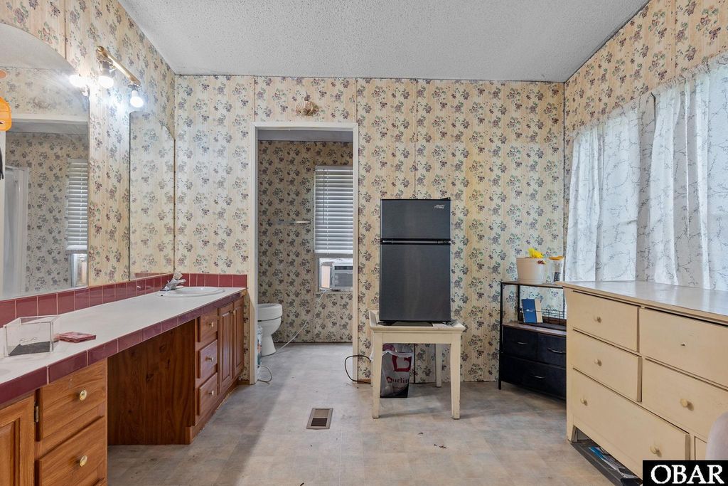 Image 7 of property listing at 92 Mosley Lane, Wanchese, NC 27981