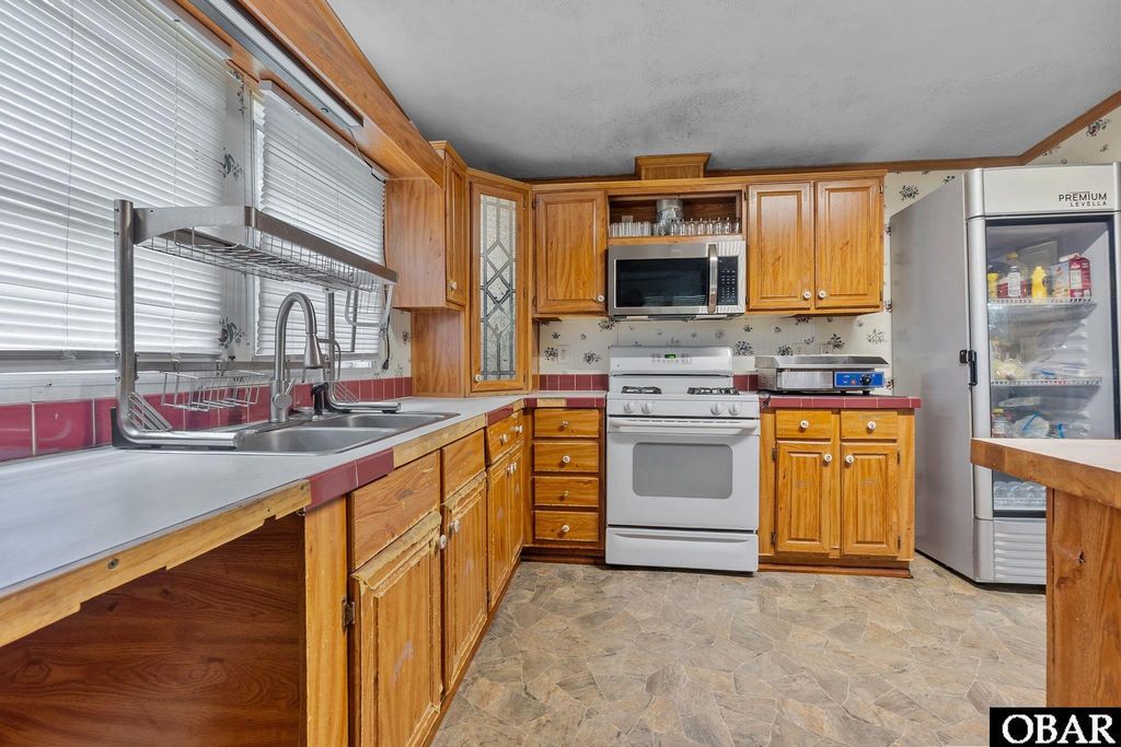 Image 8 of property listing at 92 Mosley Lane, Wanchese, NC 27981