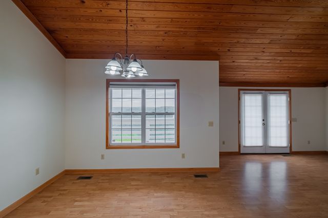 1927 Laurel Lake Dr, Monteagle, TN 37356