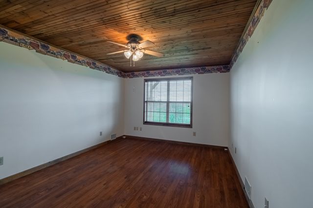 1927 Laurel Lake Dr, Monteagle, TN 37356