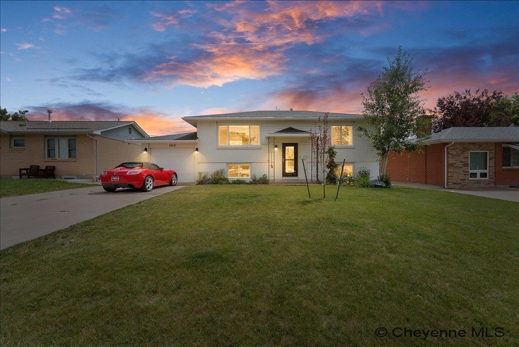 1513 MONROE AVE, Cheyenne, WY 82001