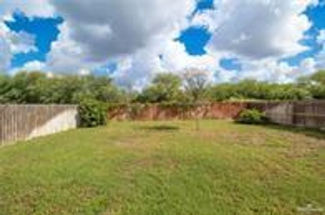 2901 E Imperial Oaks Drive Drive, Alton, TX 78573