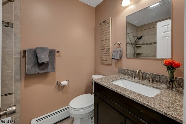 2 Foxwood Dr E, Morris Plains Boro, NJ 07950