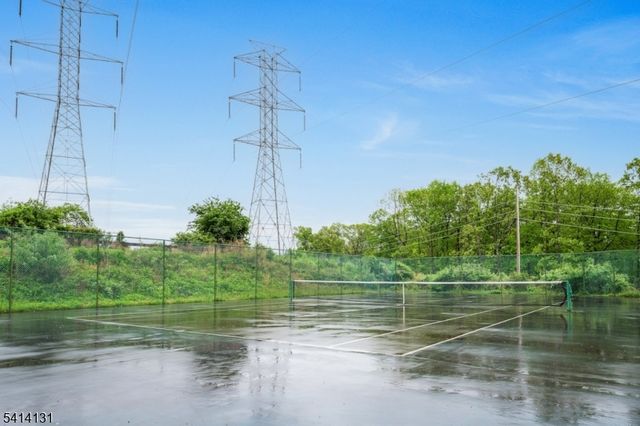 2 Foxwood Dr E, Morris Plains Boro, NJ 07950