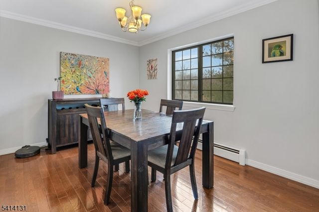 2 Foxwood Dr E, Morris Plains Boro, NJ 07950