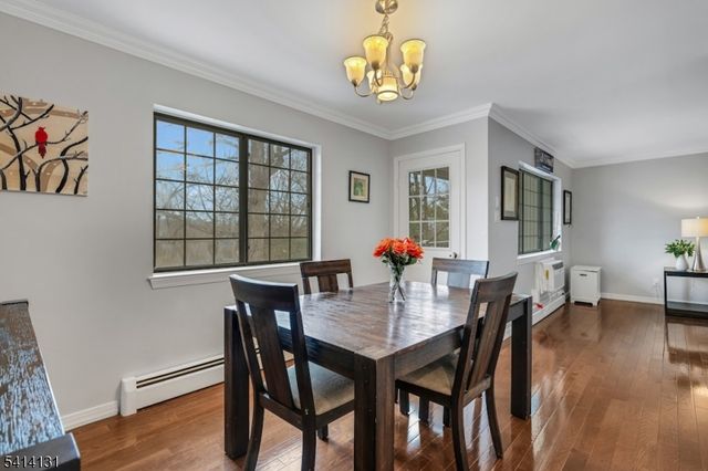 2 Foxwood Dr E, Morris Plains Boro, NJ 07950