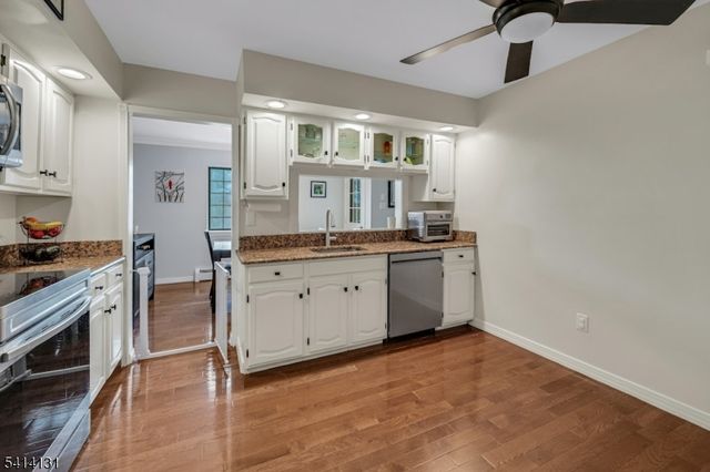 2 Foxwood Dr E, Morris Plains Boro, NJ 07950