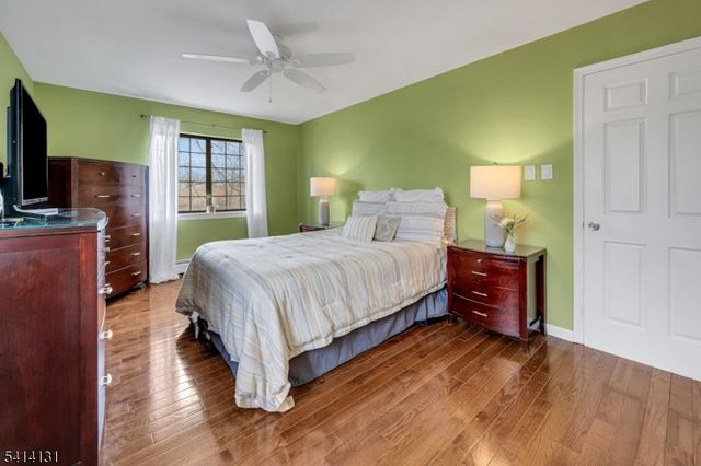 2 Foxwood Dr E, Morris Plains Boro, NJ 07950