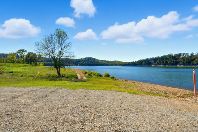 226 Hunt Club Circle, Galena, MO 65656