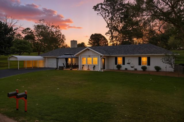 226 Hunt Club Circle, Galena, MO 65656