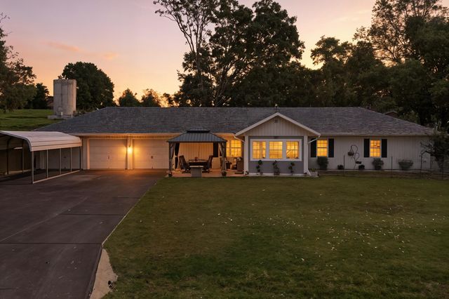 226 Hunt Club Circle, Galena, MO 65656