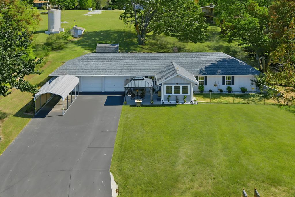 226 Hunt Club Circle, Galena, MO 65656