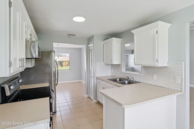 940 Forest Street NE, Palm Bay, FL 32907