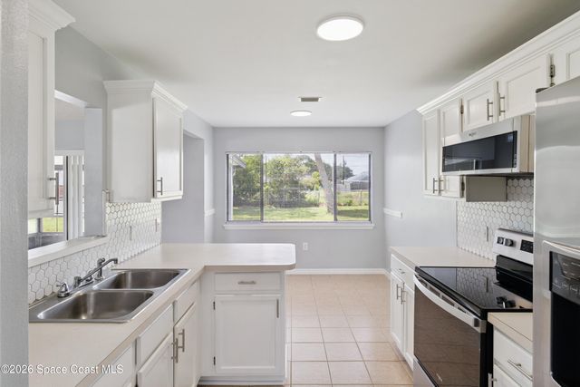 940 Forest Street NE, Palm Bay, FL 32907