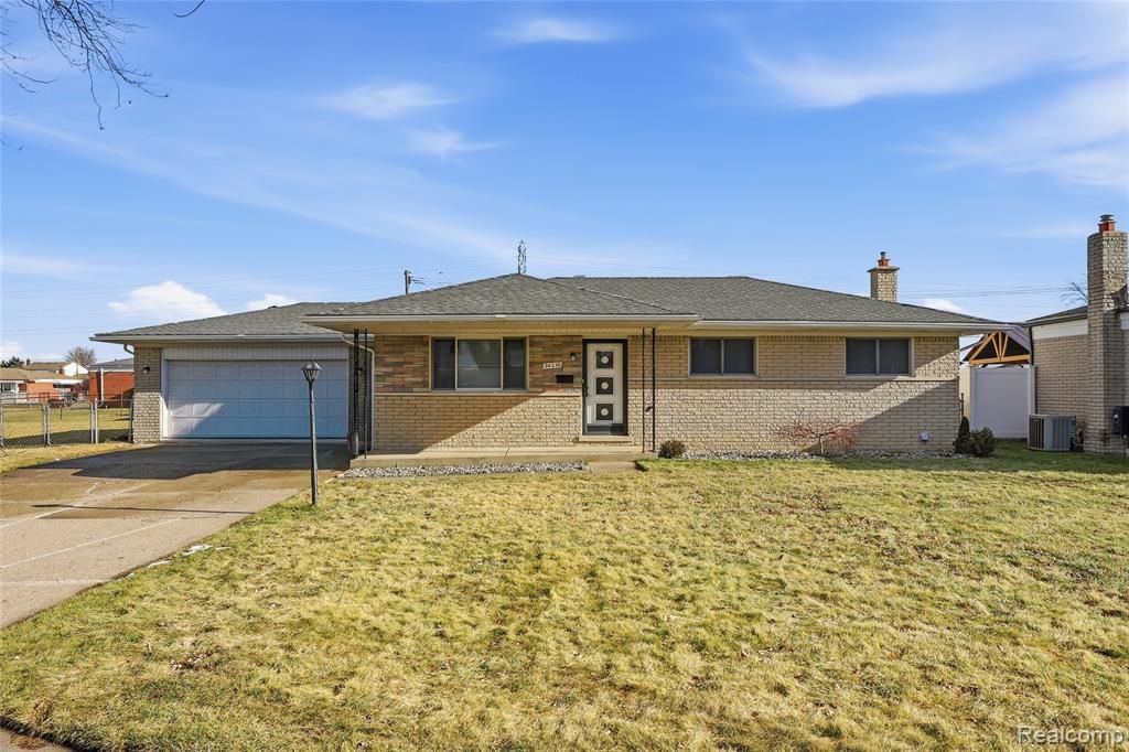 34236 Rockford Road, Sterling Heights, MI 48312