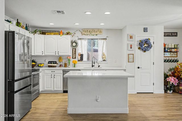33370 N ROADRUNNER Lane, San Tan Valley, AZ 85144
