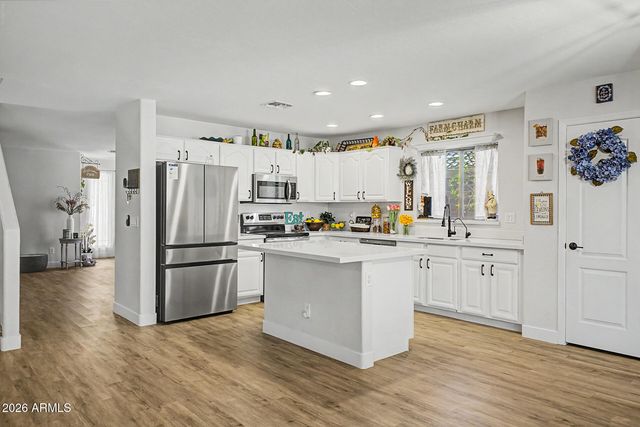 33370 N ROADRUNNER Lane, San Tan Valley, AZ 85144