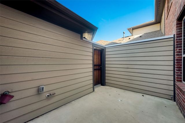 225 E Spring Valley Road, Richardson, TX 75081