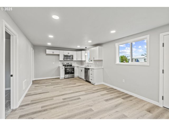 231 HOLCOMB SPUR Rd, Kelso, WA 98626