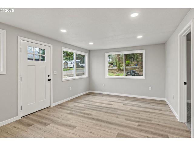 231 HOLCOMB SPUR Rd, Kelso, WA 98626
