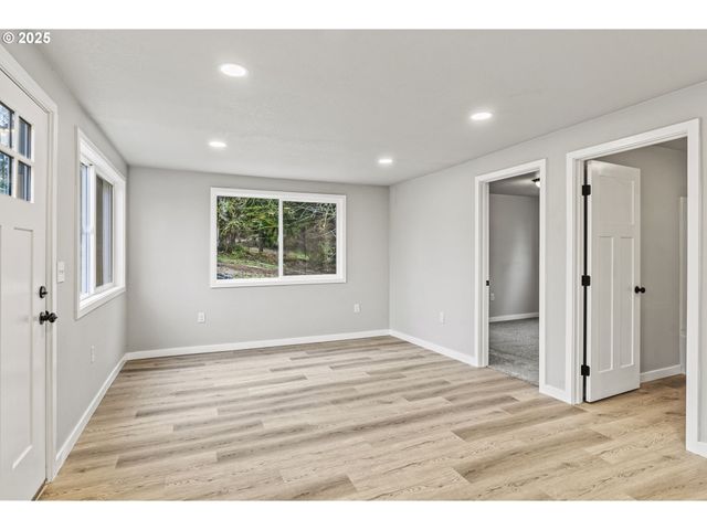 231 HOLCOMB SPUR Rd, Kelso, WA 98626