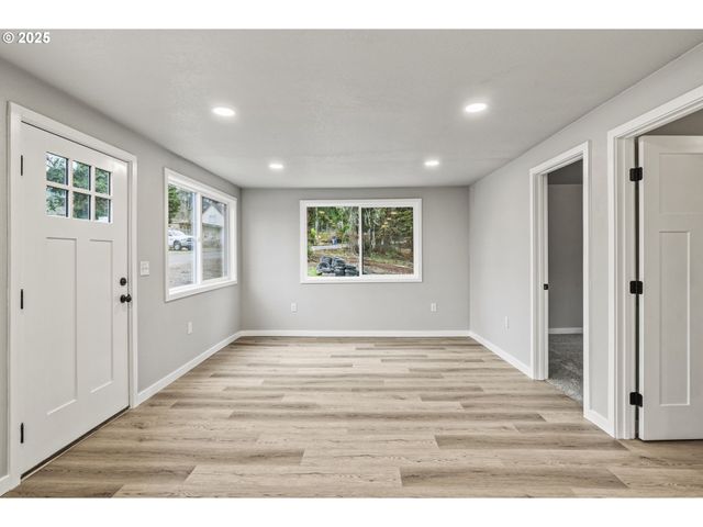 231 HOLCOMB SPUR Rd, Kelso, WA 98626