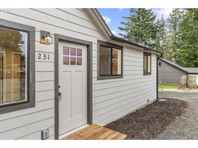 231 HOLCOMB SPUR Rd, Kelso, WA 98626