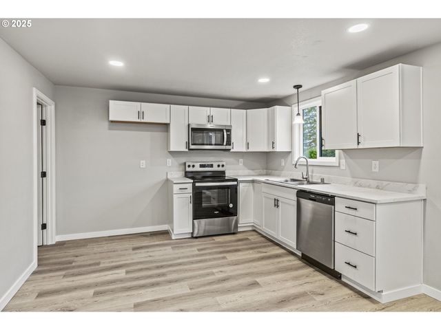 231 HOLCOMB SPUR Rd, Kelso, WA 98626