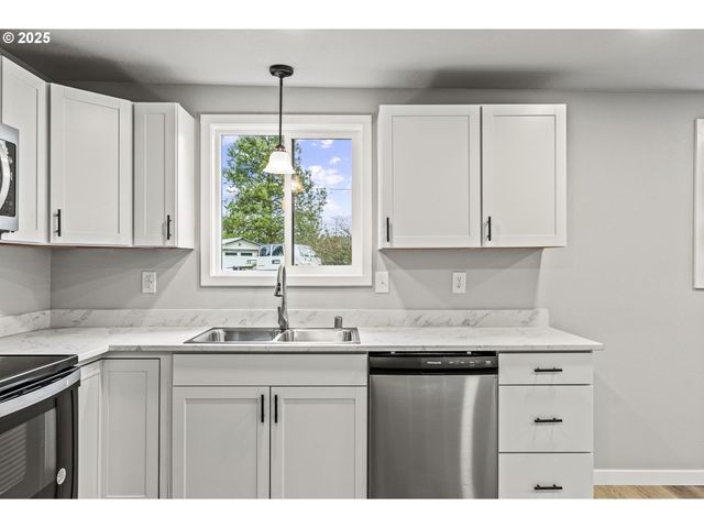 231 HOLCOMB SPUR Rd, Kelso, WA 98626