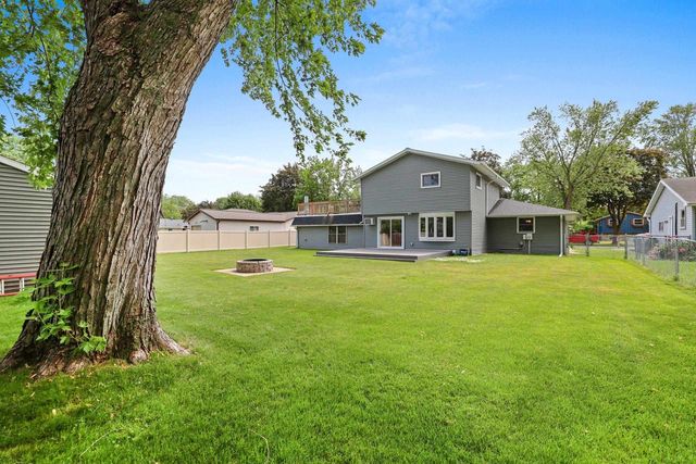 1248 APRIL LANE, Green Bay, WI 54304