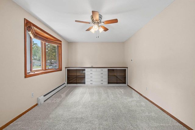 1248 APRIL LANE, Green Bay, WI 54304