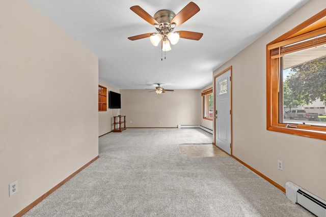 1248 APRIL LANE, Green Bay, WI 54304