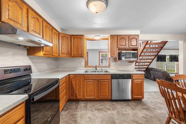 1248 APRIL LANE, Green Bay, WI 54304