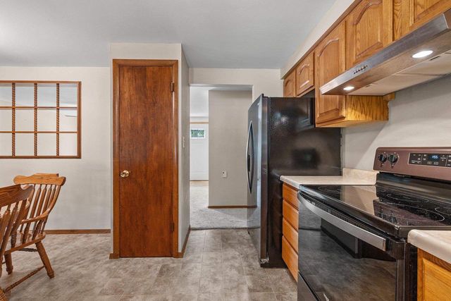 1248 APRIL LANE, Green Bay, WI 54304