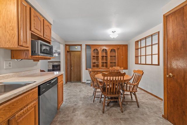 1248 APRIL LANE, Green Bay, WI 54304