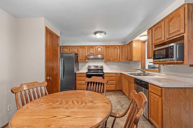 1248 APRIL LANE, Green Bay, WI 54304