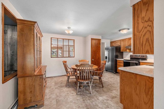 1248 APRIL LANE, Green Bay, WI 54304