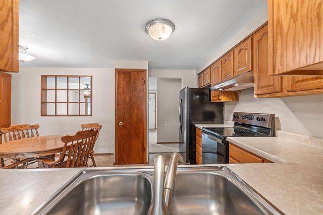 1248 APRIL LANE, Green Bay, WI 54304