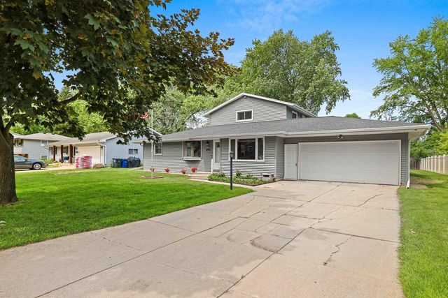 1248 APRIL LANE, Green Bay, WI 54304