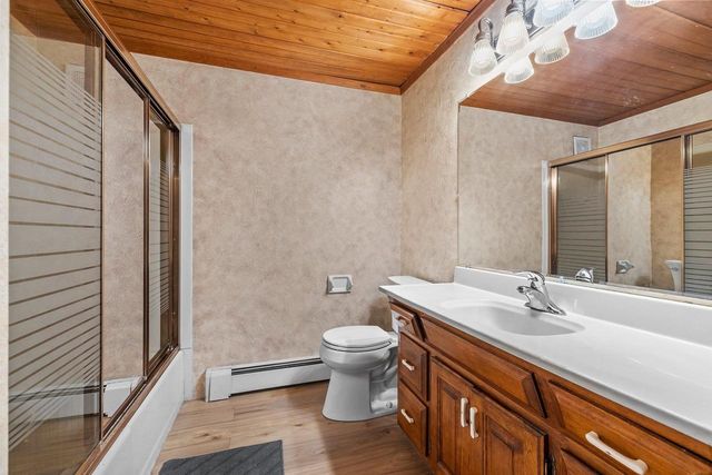 1248 APRIL LANE, Green Bay, WI 54304