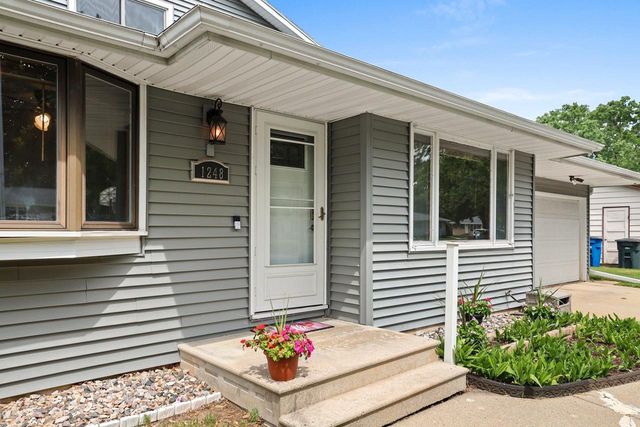 1248 APRIL LANE, Green Bay, WI 54304