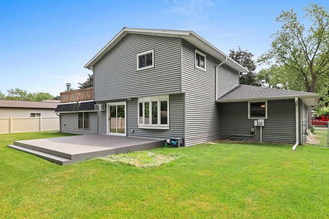 1248 APRIL LANE, Green Bay, WI 54304
