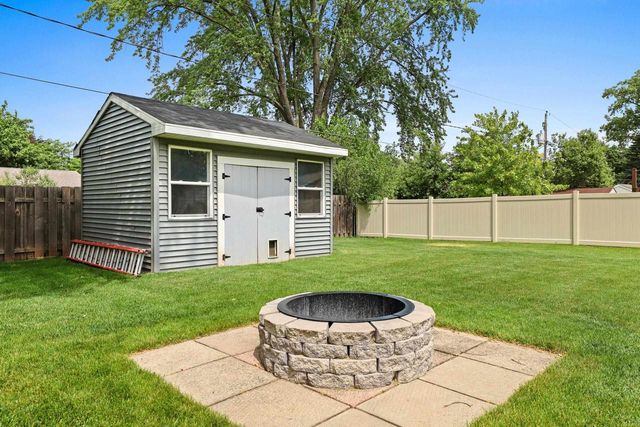 1248 APRIL LANE, Green Bay, WI 54304