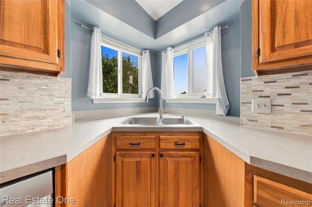 290 Hyatt Lane, Linden, MI 48451